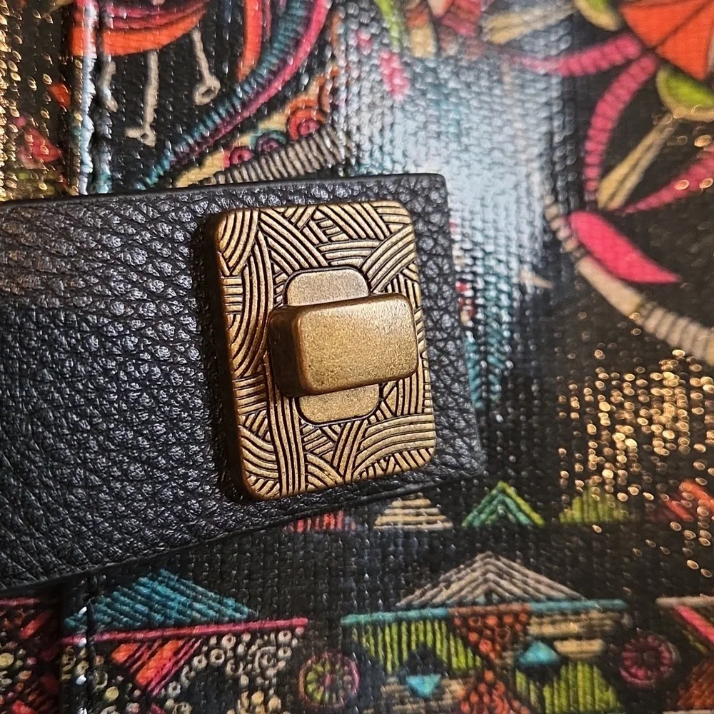 Sakroots Artist Circle Smartphone Crossbody - Picture 8 of 10